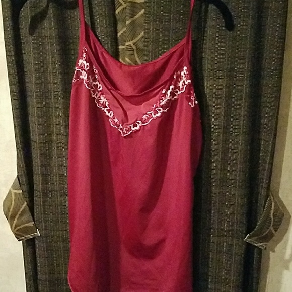 Tank tops - Picture 2 of 4