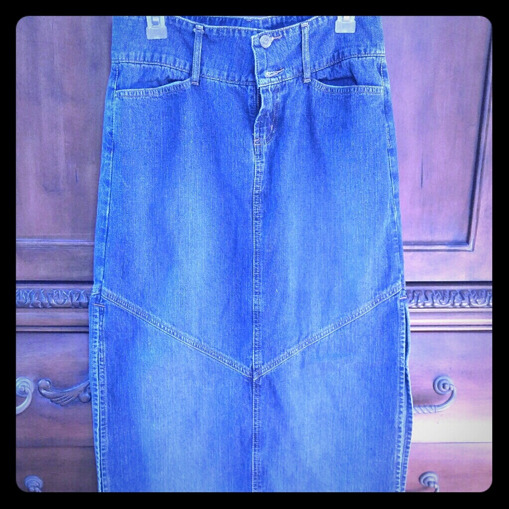 Paris Blues denim skirt.