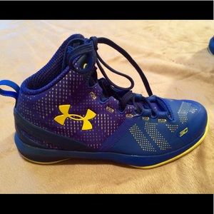 Under Armour basketball shoes (youth size 2.5)