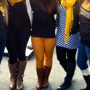 Mustard yellow skinny jeans!