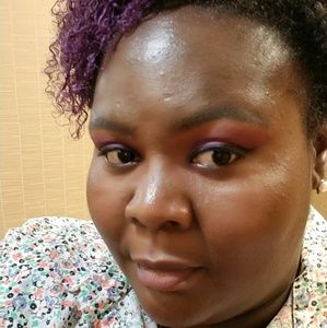 Meet your Posher, Amina