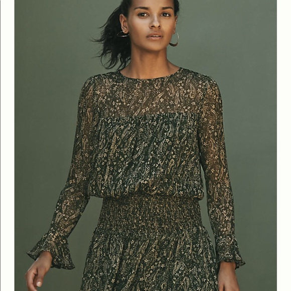 Anthropologi crescent hoop earring - Picture 3 of 6