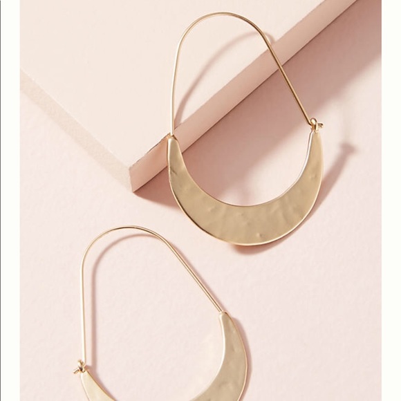 Anthropologi crescent hoop earring - Picture 4 of 6