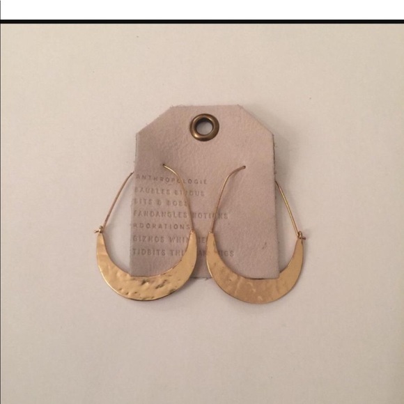 Anthropologi crescent hoop earring - Picture 6 of 6