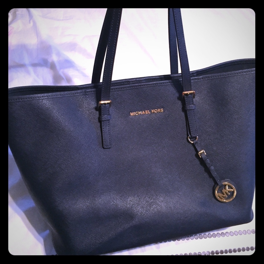 Navy blue MK Jet Set tote