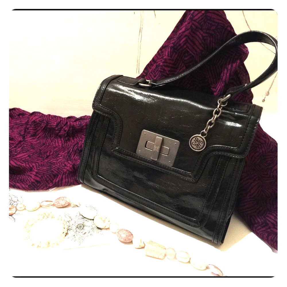 Simply Vera black bag with front clasp detail
