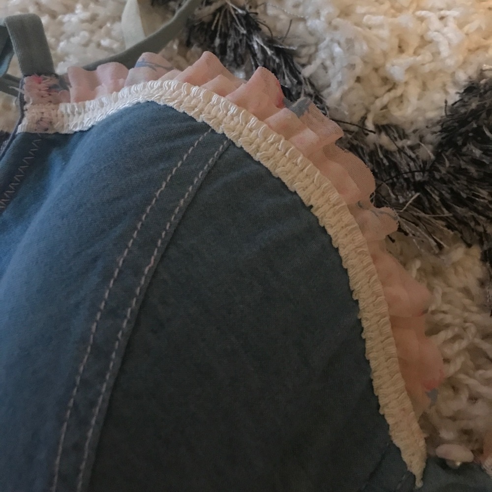 Jessica Simpson bra - Picture 2 of 5
