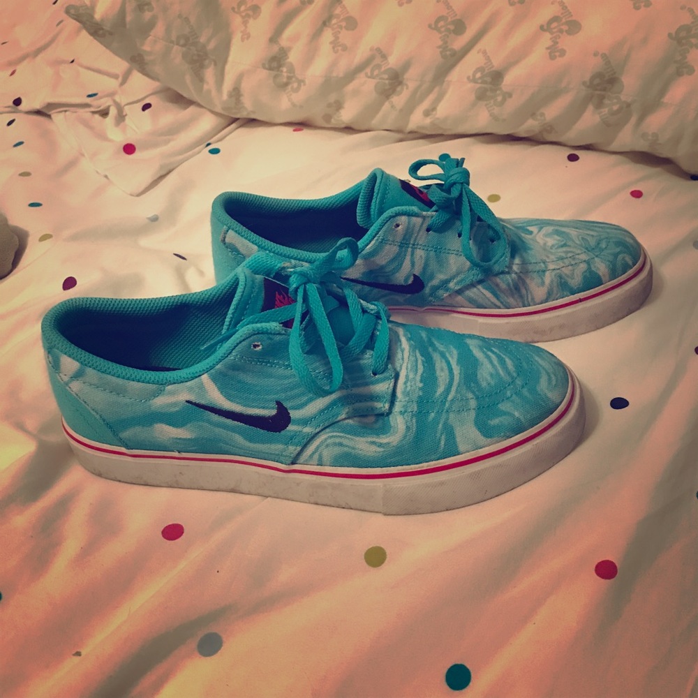 TIFFANY BLUE NIKE SHOES