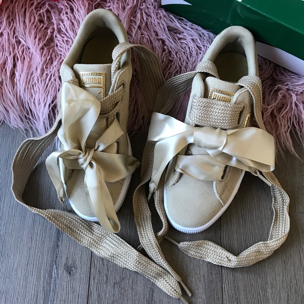 NWT Puma Suede bow Sneakers Oatmeal gold - Picture 4 of 7