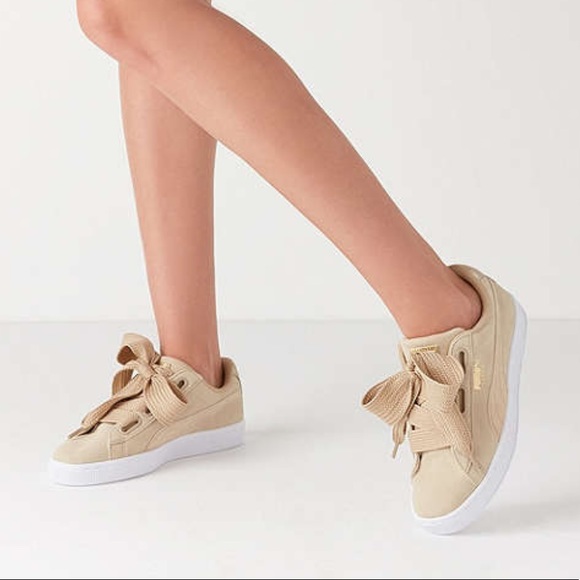 NWT Puma Suede bow Sneakers Oatmeal gold - Picture 3 of 7