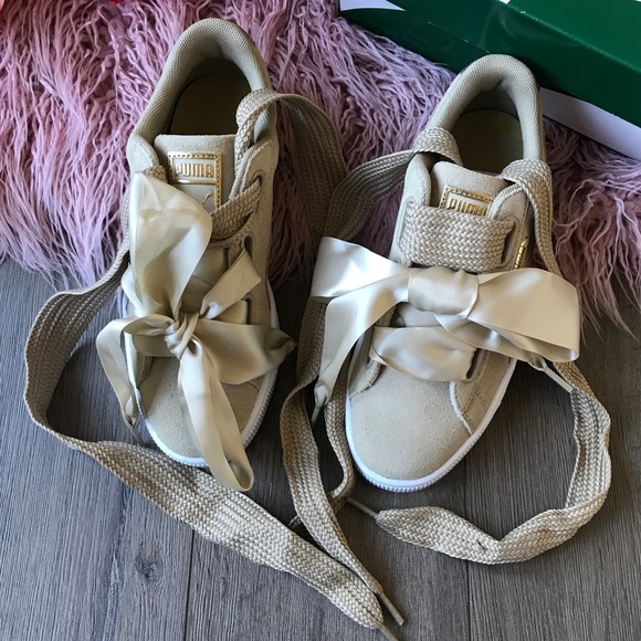NWT Puma Suede bow Sneakers Oatmeal gold - Picture 4 of 7