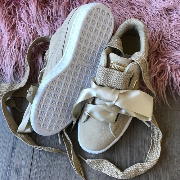 NWT Puma Suede bow Sneakers Oatmeal gold - Picture 5 of 7