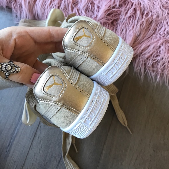 NWT Puma Suede bow Sneakers Oatmeal gold - Picture 6 of 7