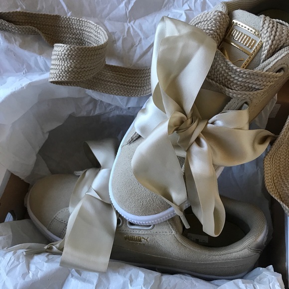 NWT Puma Suede bow Sneakers Oatmeal gold - Picture 7 of 7