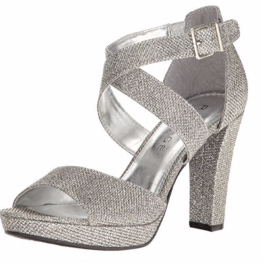 Dress sandal with cross straps