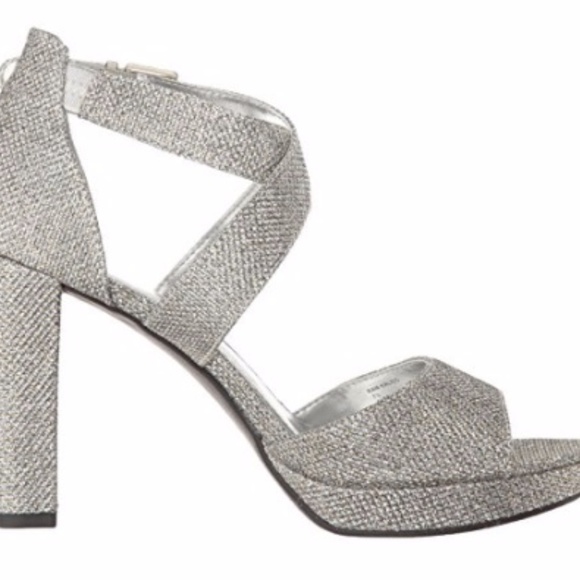 Dress sandal with cross straps - Picture 2 of 5