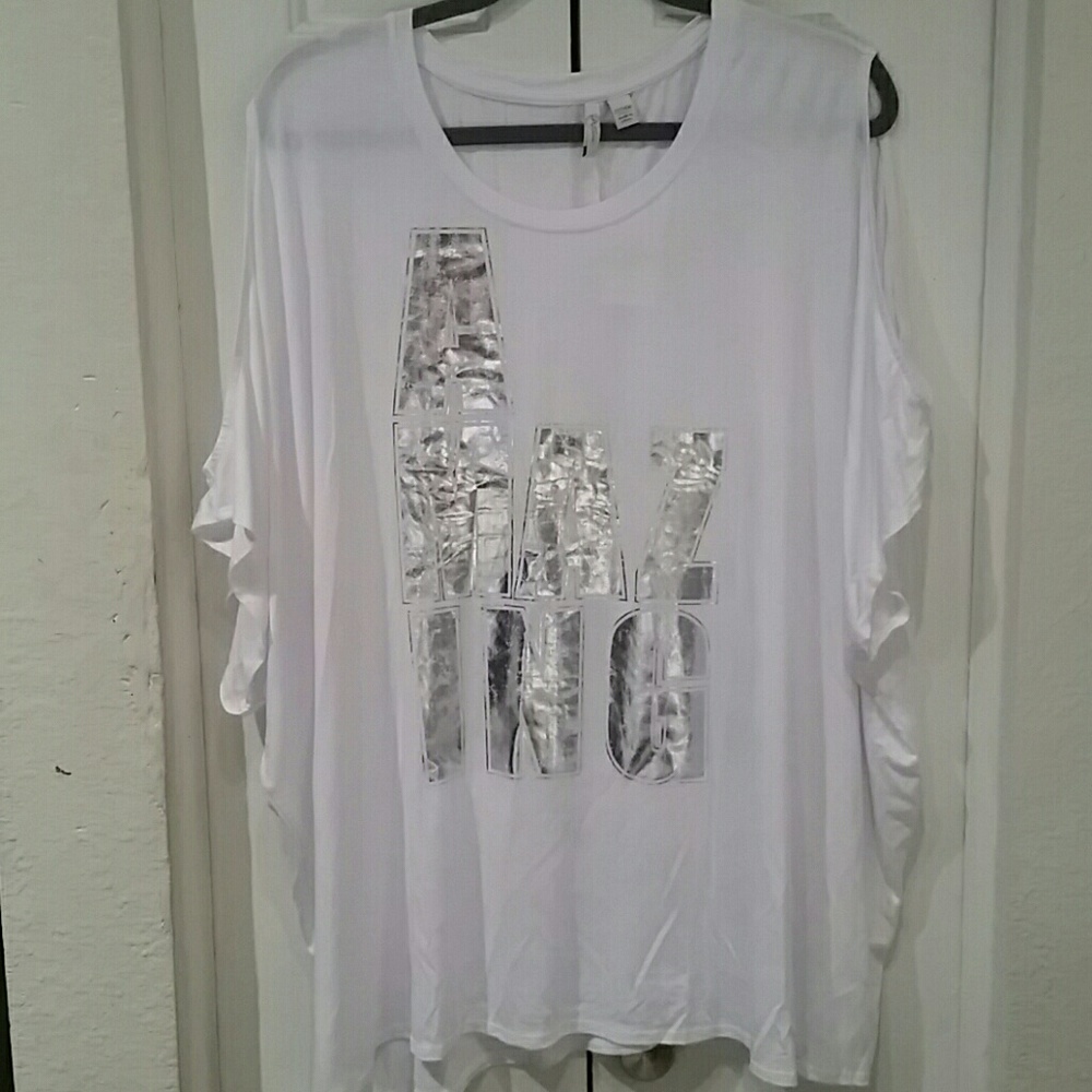 NWOT Cold shoulder cute t-shirt