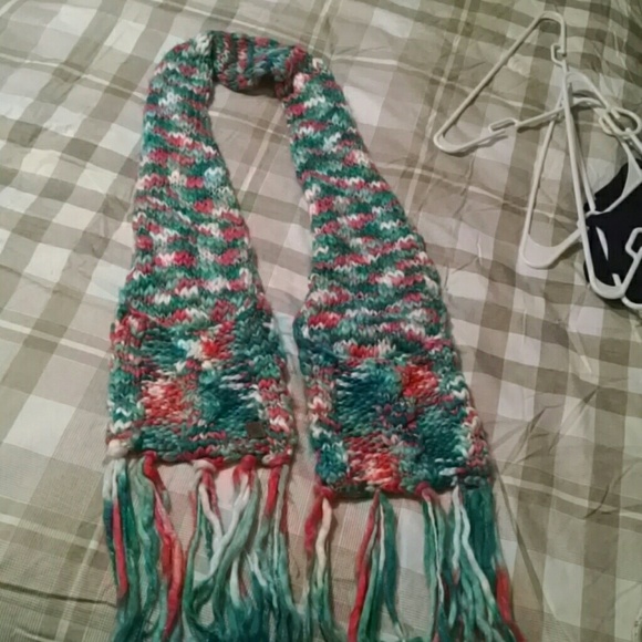 Roxy Accessories - Roxy scarf with 2 pockets! Roxy Accessories - Roxy scarf with 2 pockets!