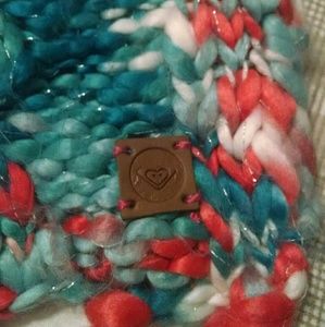 Roxy Accessories - Roxy scarf with 2 pockets! Roxy Accessories - Roxy scarf with 2 pockets!