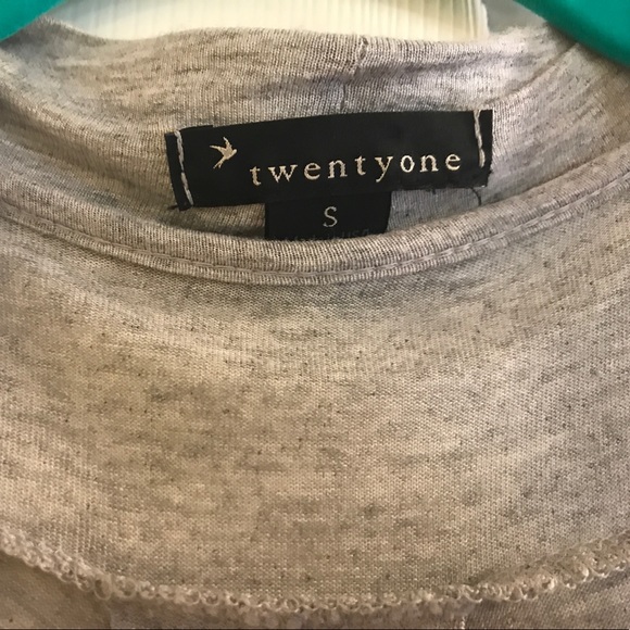 Long grey vest with pockets! - Picture 2 of 3