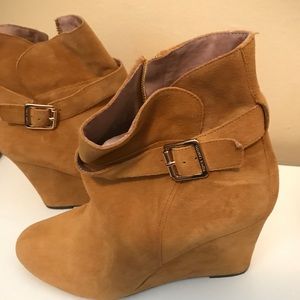 Never worn Vince Camuto booties!