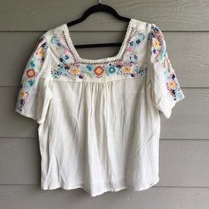Voyage Embroidered Top. Size Large. EUC