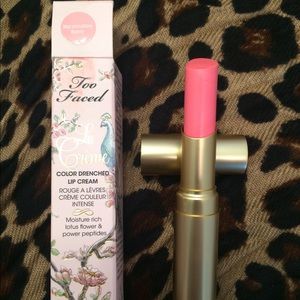 Too Faced La Creme lipstick- Marshmallow Bunny