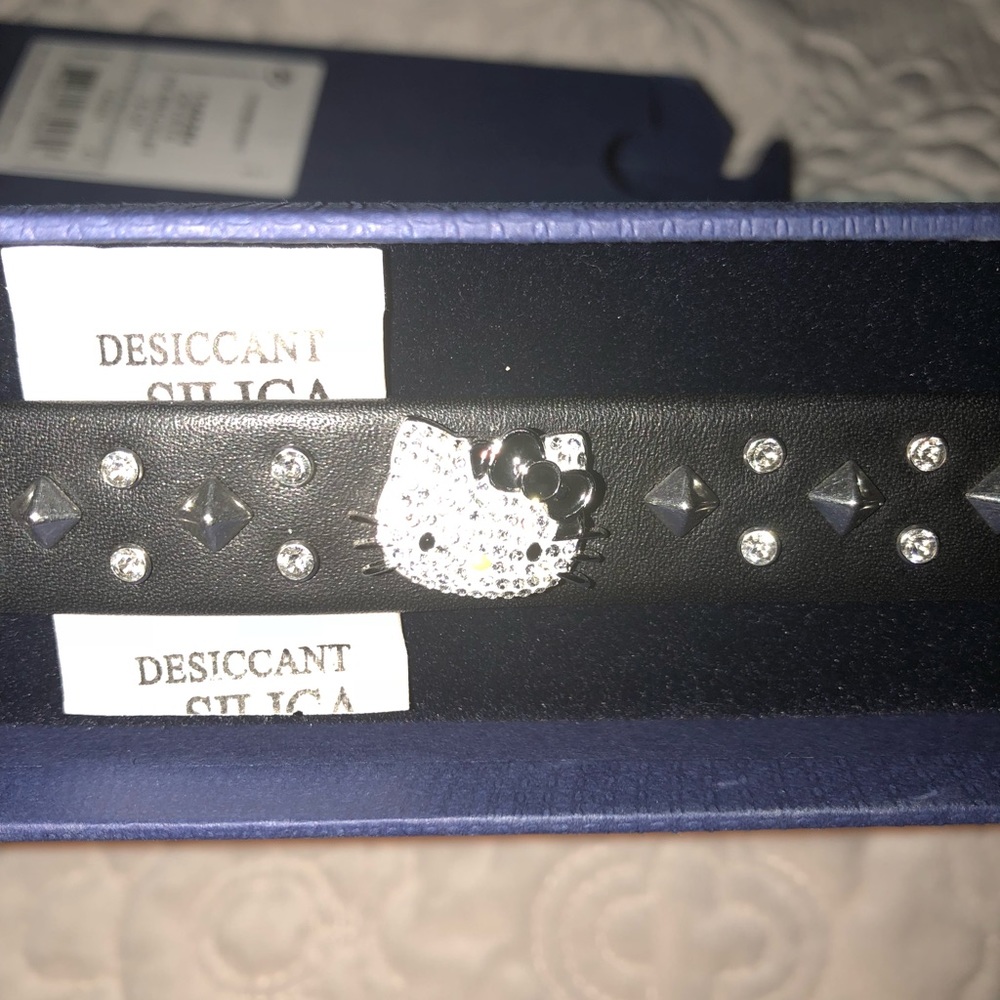 100% Gen Swarovski HELLO KITTY LEATHER Bracelet