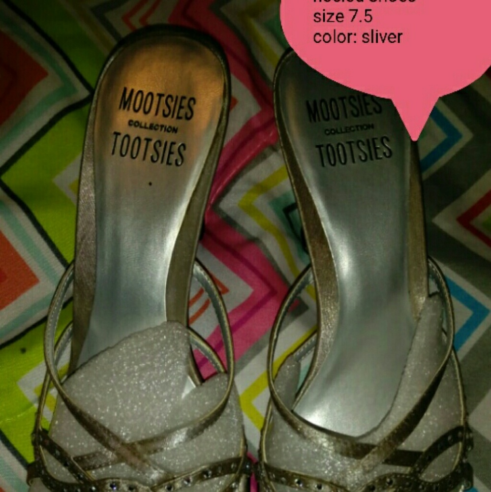 Heeled shoes