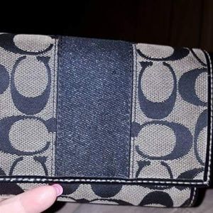 Coach wallet medium size