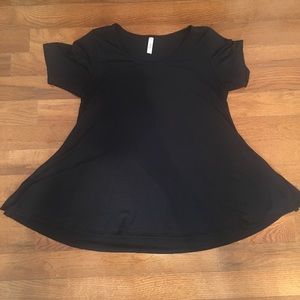 BLACK LARGE LULAROE PERFECT-T