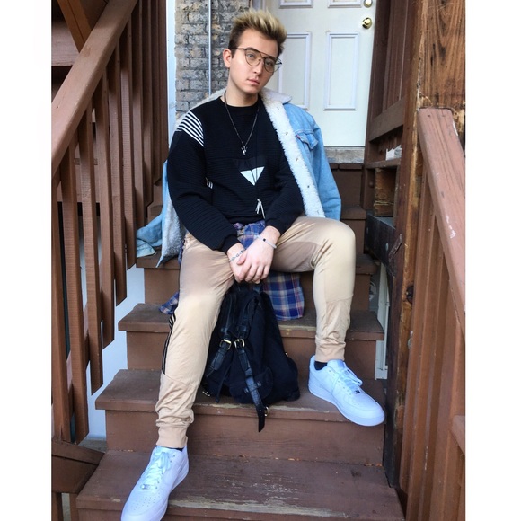 ⭐️ Collin’s Closet ⭐️ - Picture 4 of 7