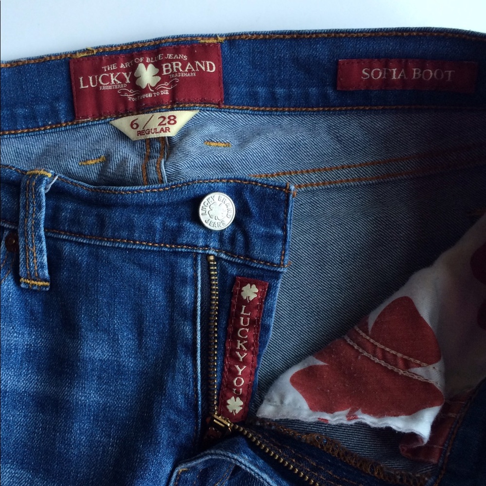 ✨HOST PICK ✨Lucky Brand boot cut  Jeans 6/28 reg - Picture 3 of 8