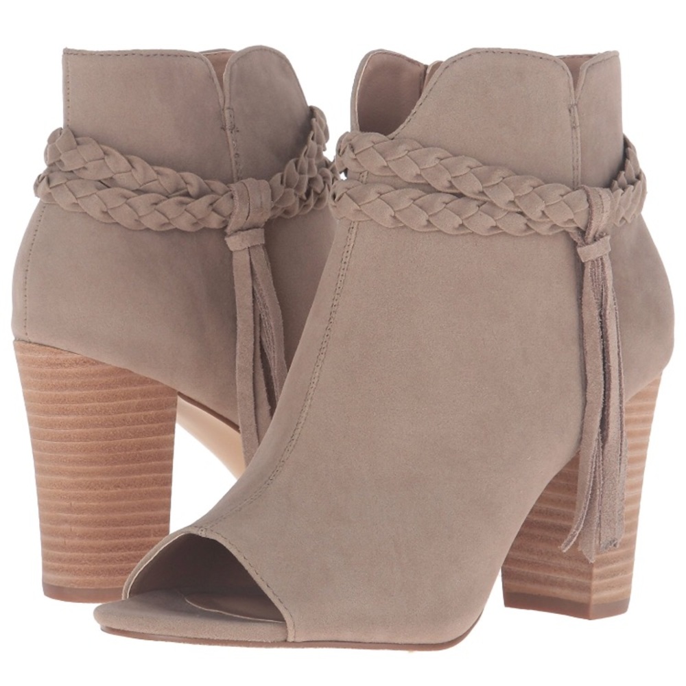 ⛔️sold⛔️Xoxo Belina taupe booties open toe tassel