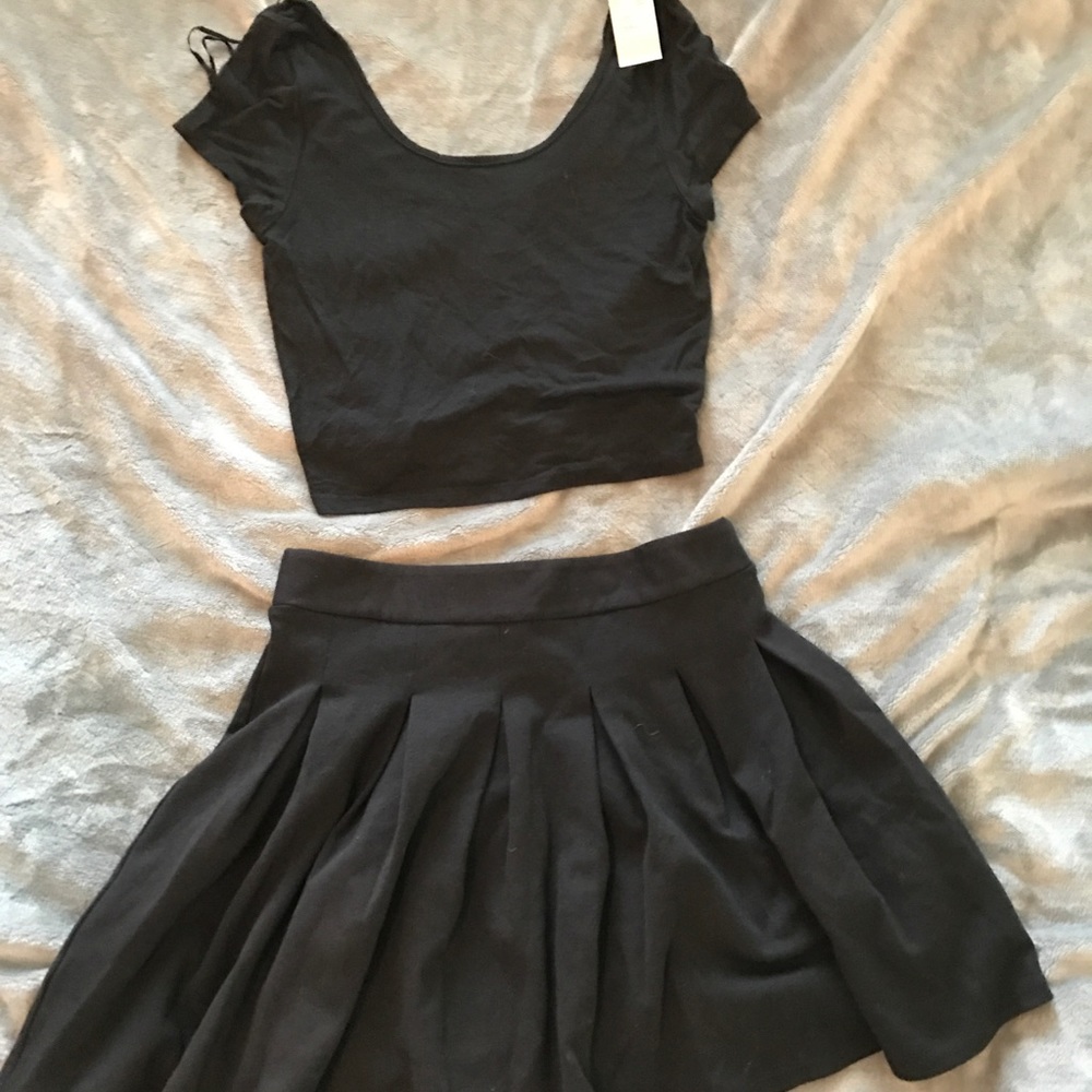 SALE🎉AEO Crop Top & Flared High Waisted Skirt.