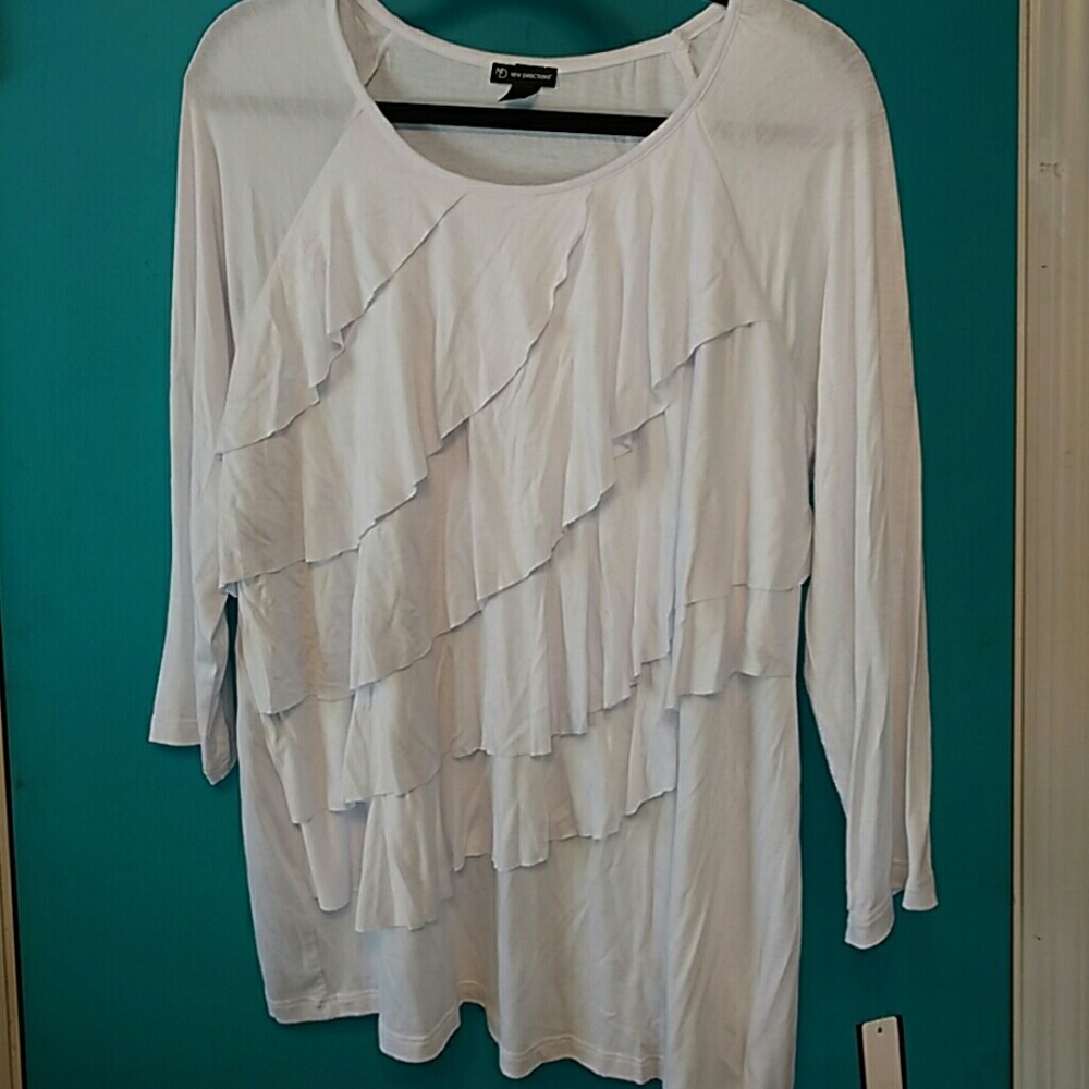 NWT - NEW DIRECTION RUFFLE FRONT TOP