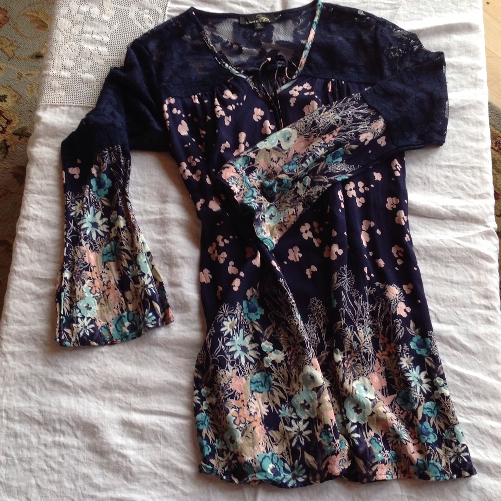 SB Navy Lace Tunic, size M- Lg.