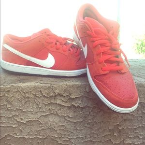 MENS Nike SB Dunk RED Sz. 13