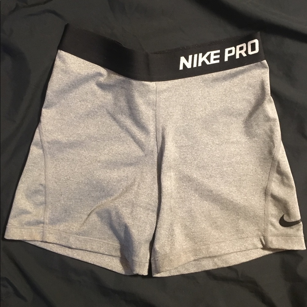 Nike Pro Girls Shorts XL gray
