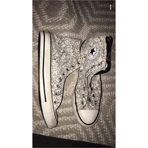 Simpsons converse mens 8 womens 10