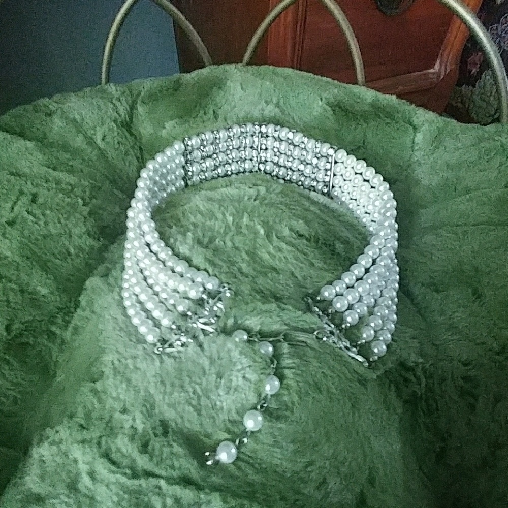 Pearl Choker
