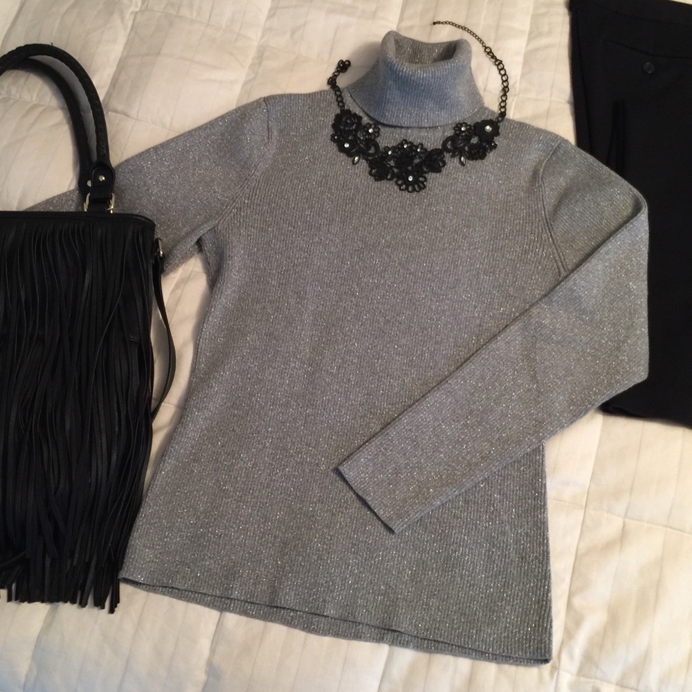Turtle neck pullover sweater