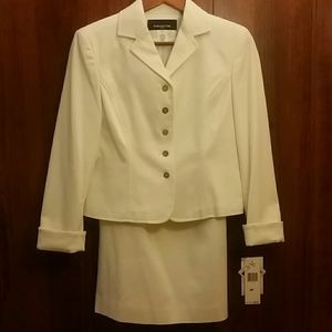 NWT Jones New York Skirt Sz 4P, Jacket Sz 6P Suit