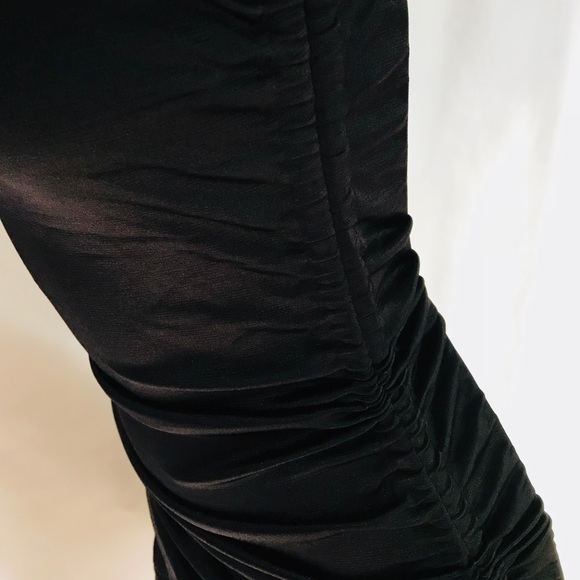 Adjustable Black Semi-Stretchy Dress - Picture 3 of 4