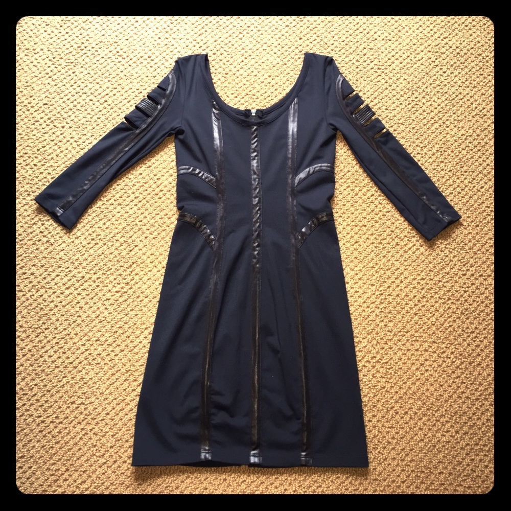 Payne - Slit Sleeve Black Mini Dress