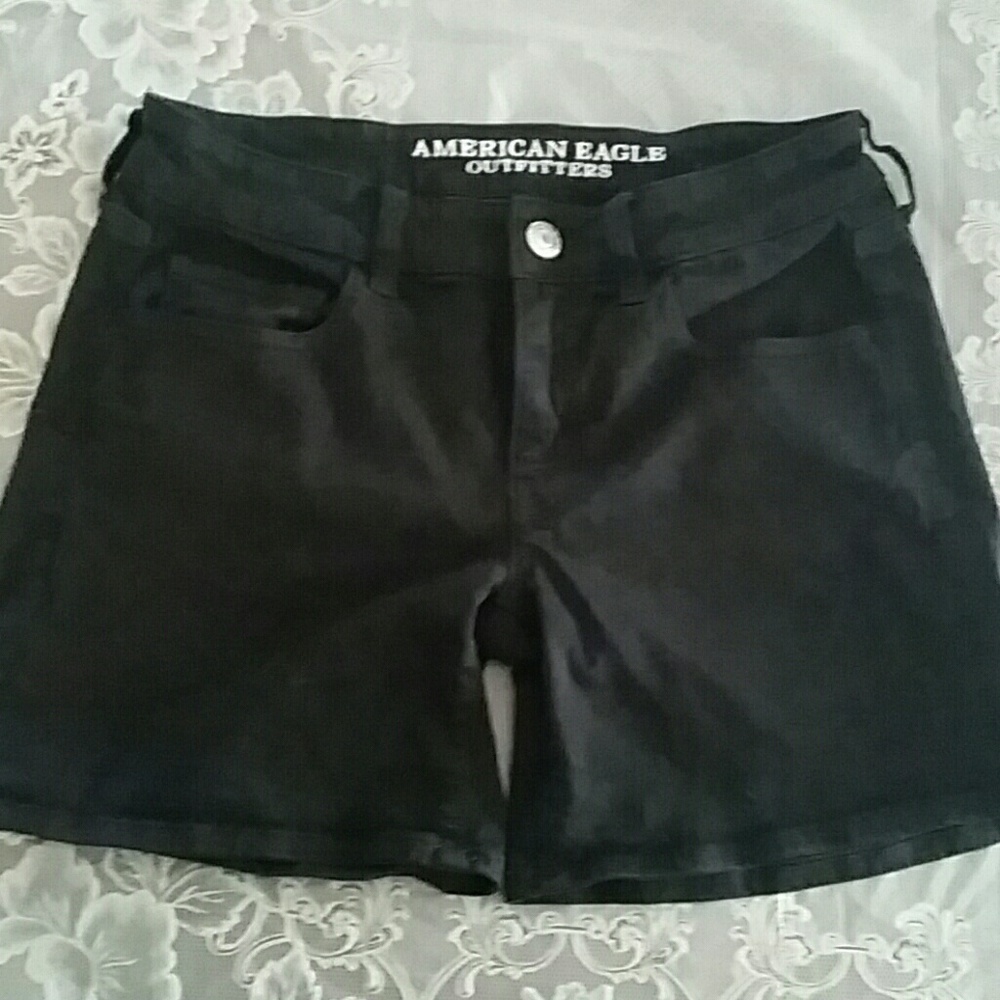 AMERICAN EAGLE OUTFITTERS BLACK SHORTS