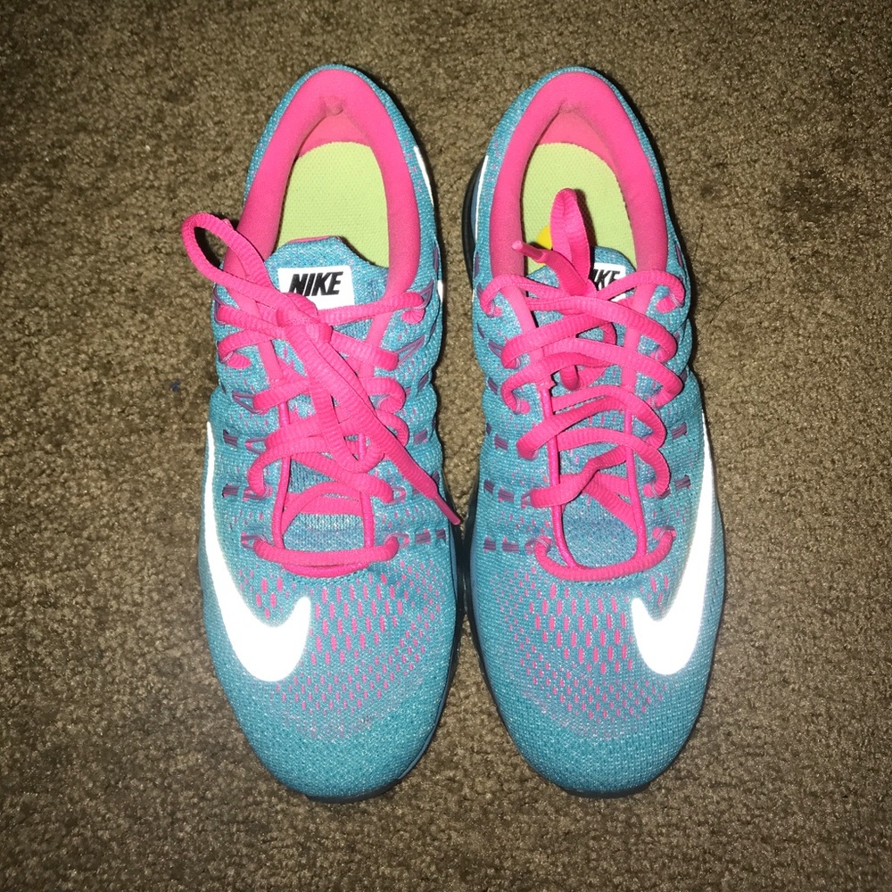 SOLD. Like new Nike Air Max