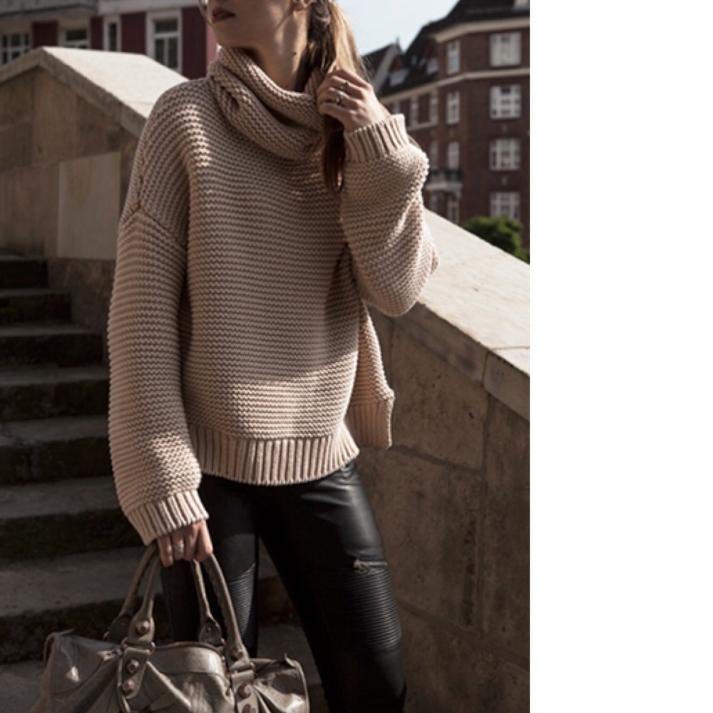 RATED 5⭐️ PIPER OVERSIZED COLLAR SWEATER - Picture 4 of 5