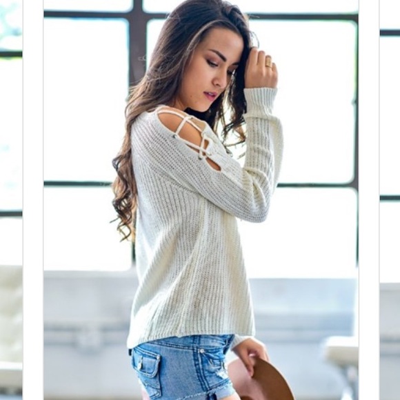 Final Sale $Hp! 🎉Cold Shoulder lace up sweater - Picture 4 of 4