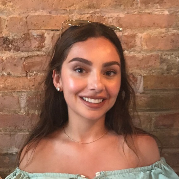 Meet your Posher, Cassie - Picture 2 of 2